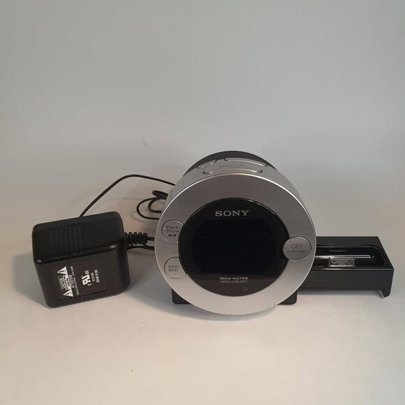 Retro Sony ICF-C7iP Dream Machine AM/FM Alarm Clock Radio iPod Dock Speaker - Picture 3 of 10